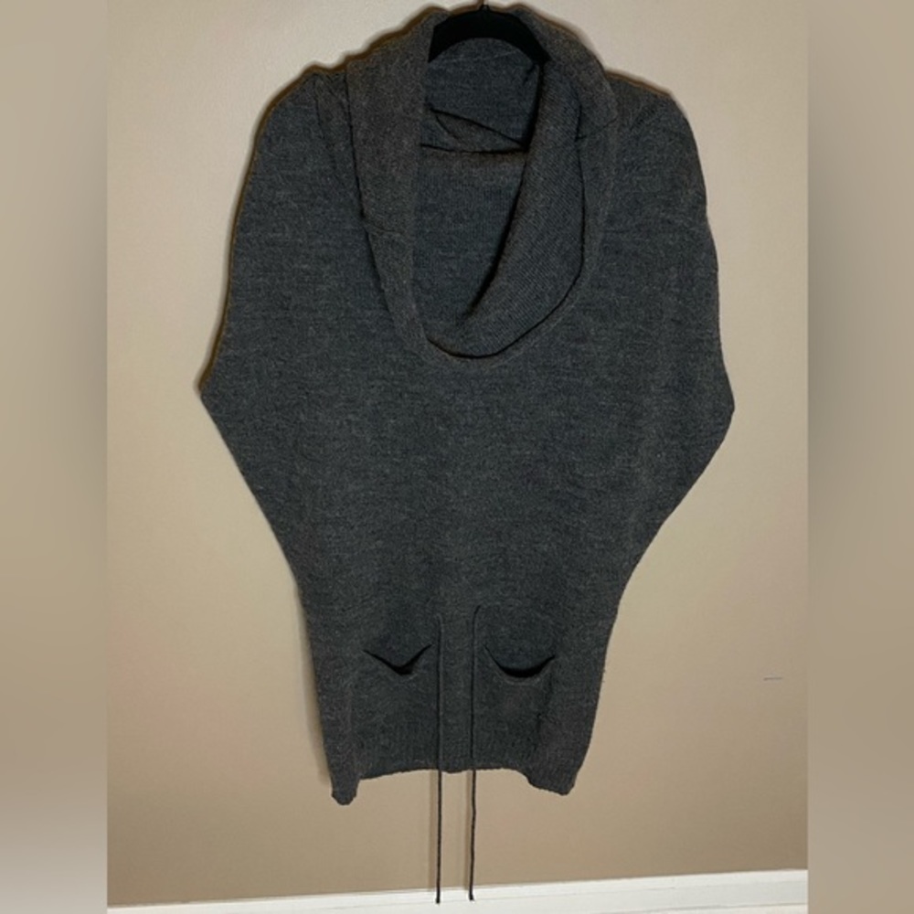 Beautiful Chiara Mente Sweater-Tie Front with Front Pockets-Size M -NEVER WORN